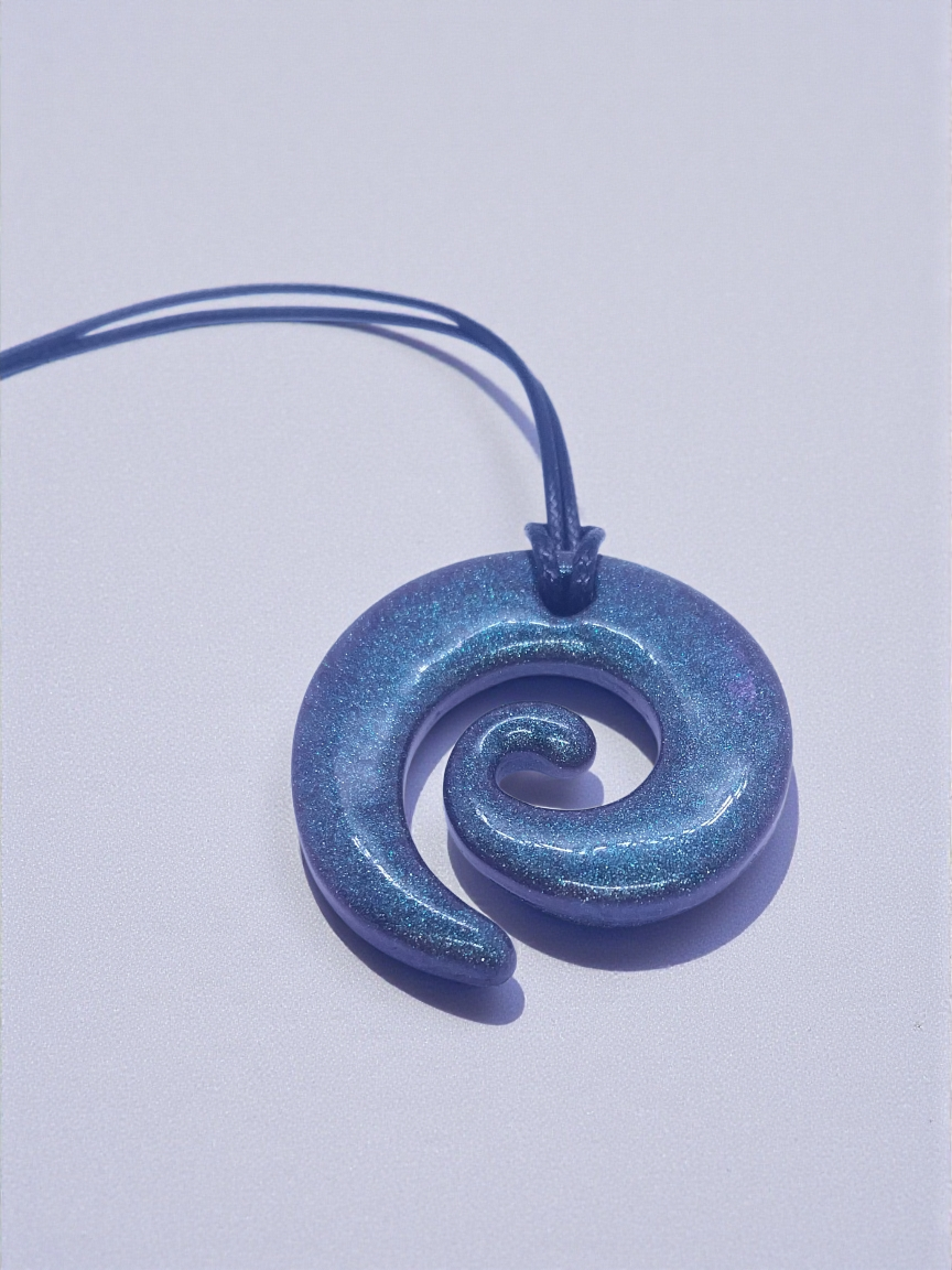 Spiral pendant necklace